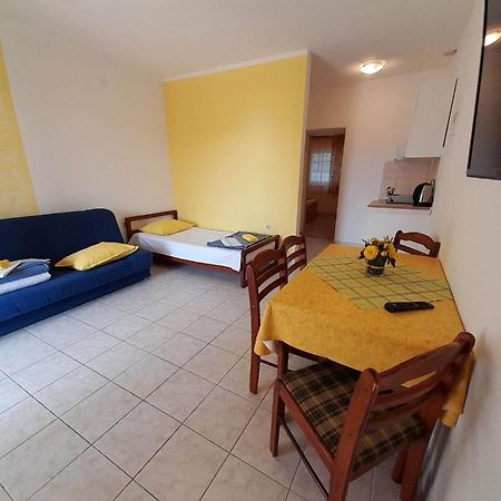 Apartments With A Parking Space Gradac, Makarska - 11332 Gradac  Habitación foto